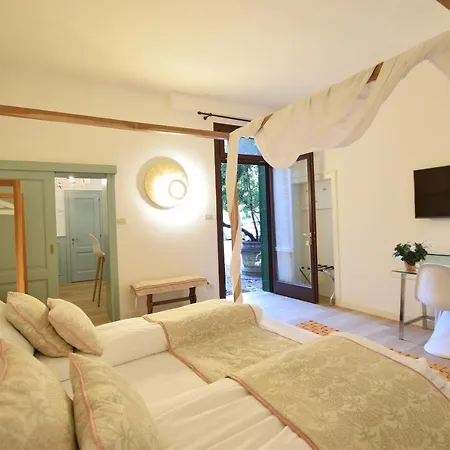 Isola Memmia Bed & Breakfast 4*